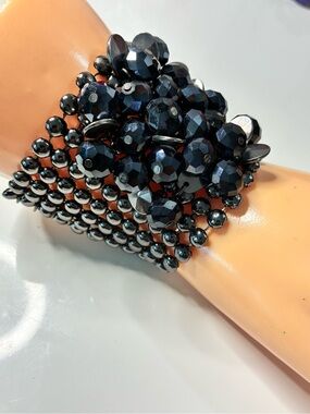 Deep Sapphire Blue-Black Beaded Cluster Thick Metal Chain-link Bracelet